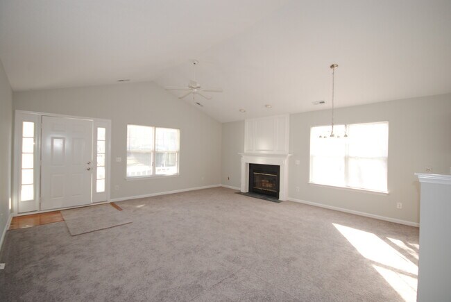 Building Photo - Adorable 3 Bedroom, 2 Bath, Open Floorplan...