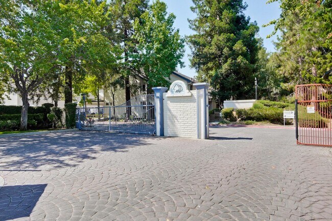 Foto del edificio - Cute One Bedroom Condo with Central AC and Heat.