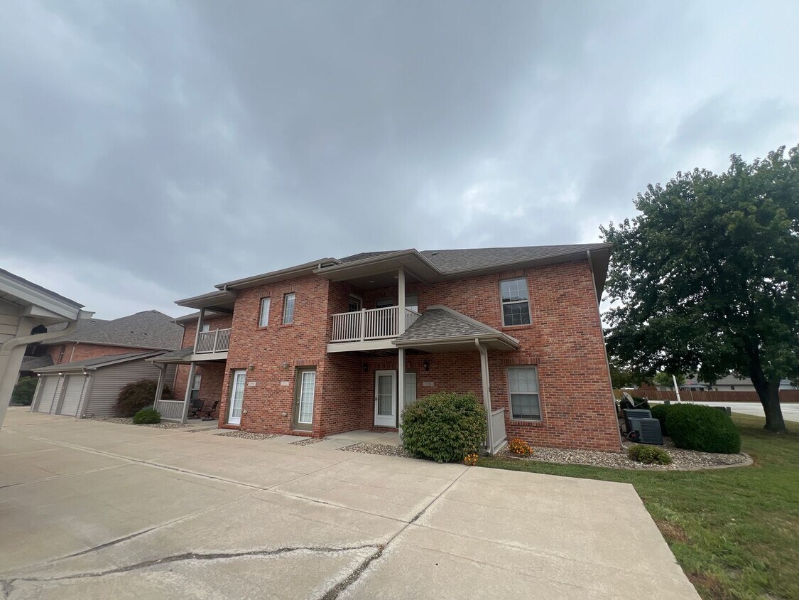 Foto principal - Beautiful 2 Bedroom 2.5 Bath Condo With Lo...