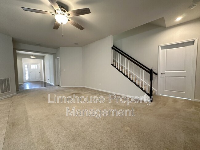 Building Photo - 616 Combs Ln