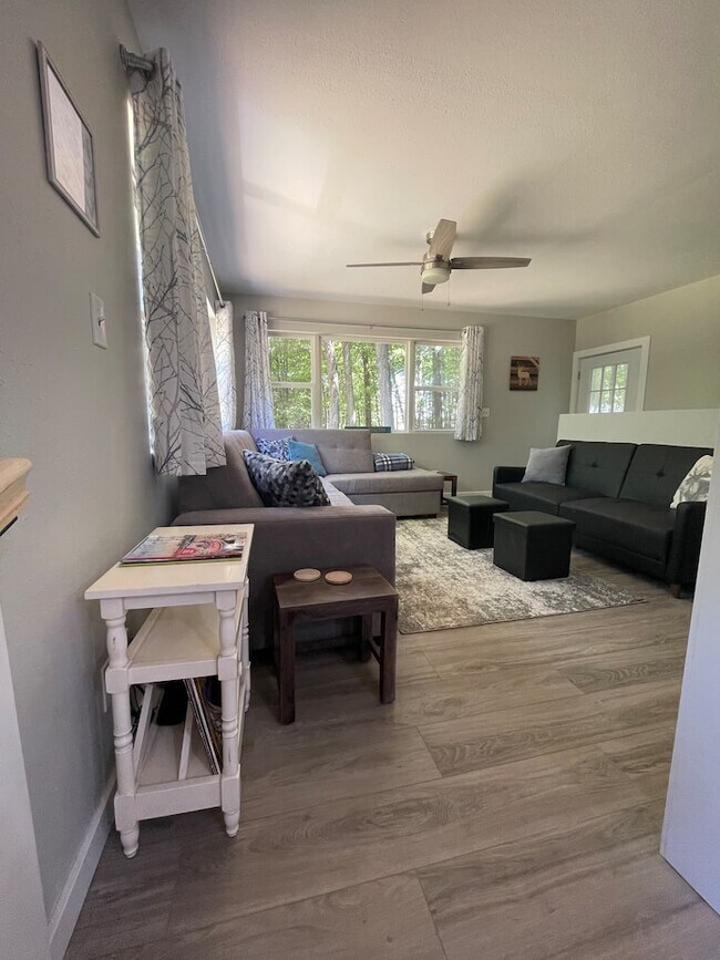 Living Room - 5804 Barnhart Rd