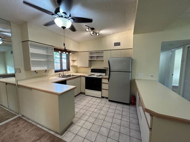 Foto del edificio - 1240 S Evergreen Ave