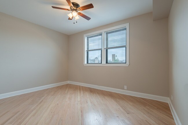 Foto del edificio - 894 Green Bay Rd