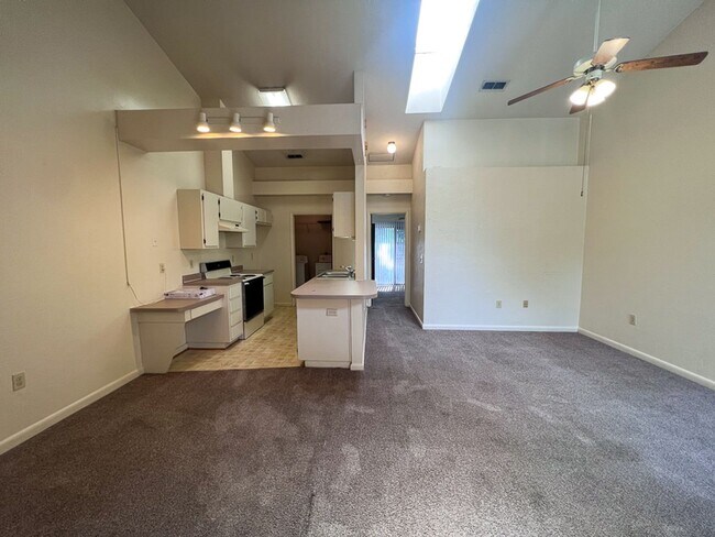 Foto del edificio - 2/2 Flat in Napier Oaks available August 1!