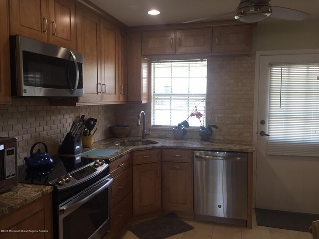 Building Photo - 555A Sheffield Ct