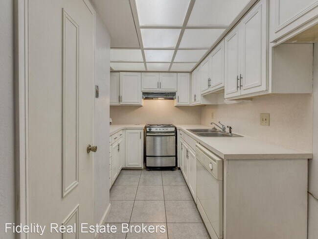 Building Photo - 3 br, 2.5 bath House - 4041 NW 34th Street,