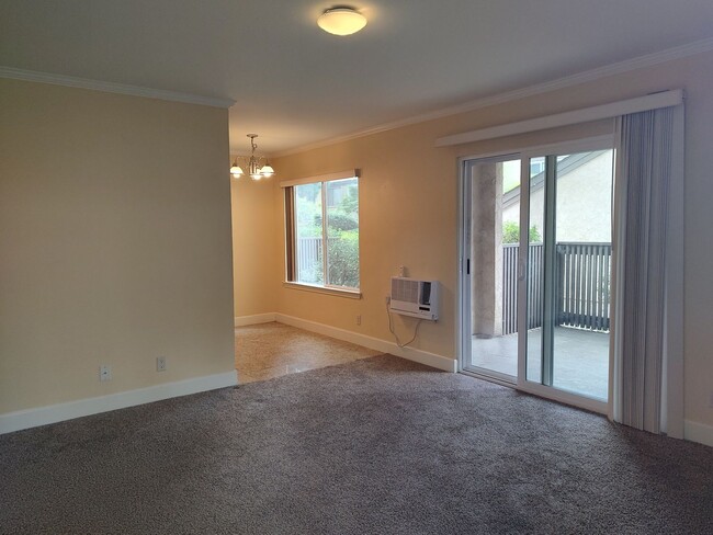 Building Photo - Villa La Jolla Condo in the Heart of it All!