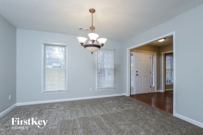 Foto del edificio - 120 Crestway Ct