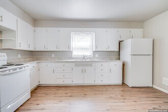Building Photo - 528 5th St