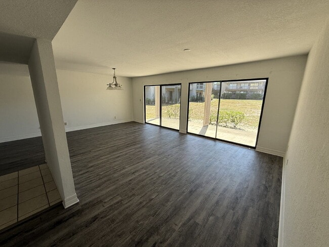 Building Photo - 920 Tennis Way