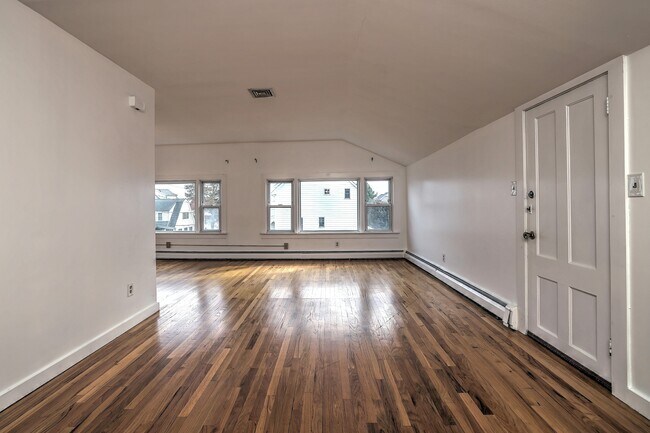 Foto del edificio - 83 Hawley Ave