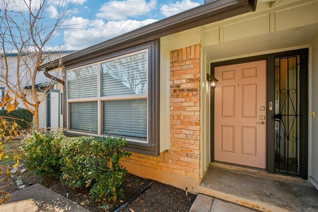 Foto del edificio - 9424 Singing Quail Dr