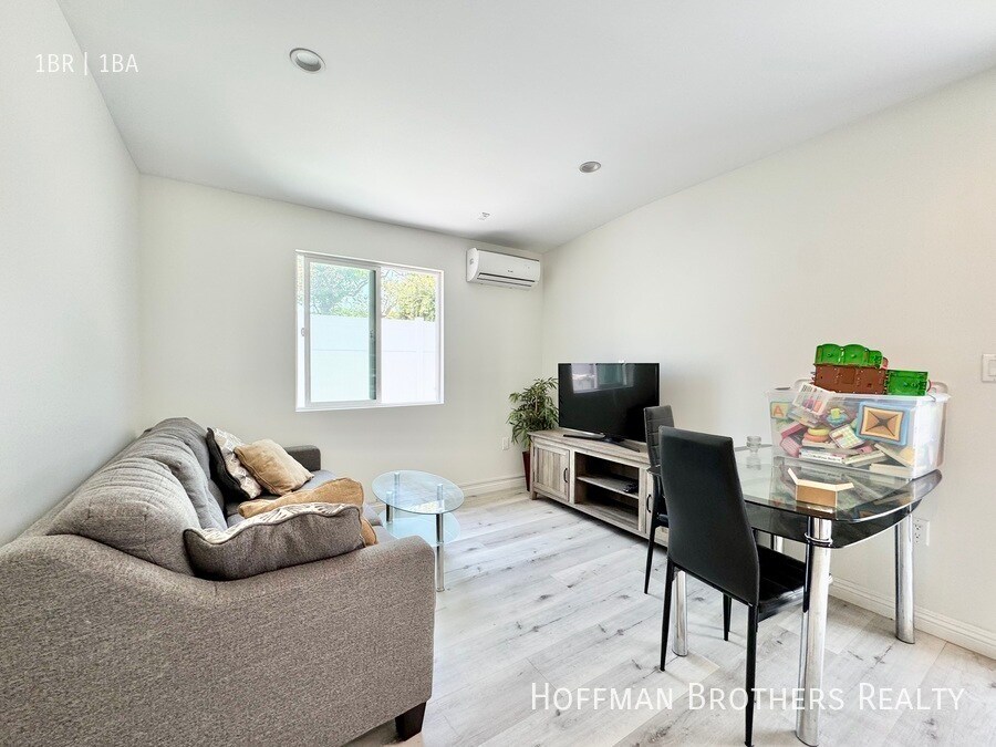 Foto principal - 418 S Citrus Ave