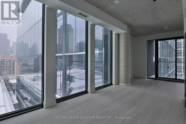 Photo du bâtiment - 284 King St E