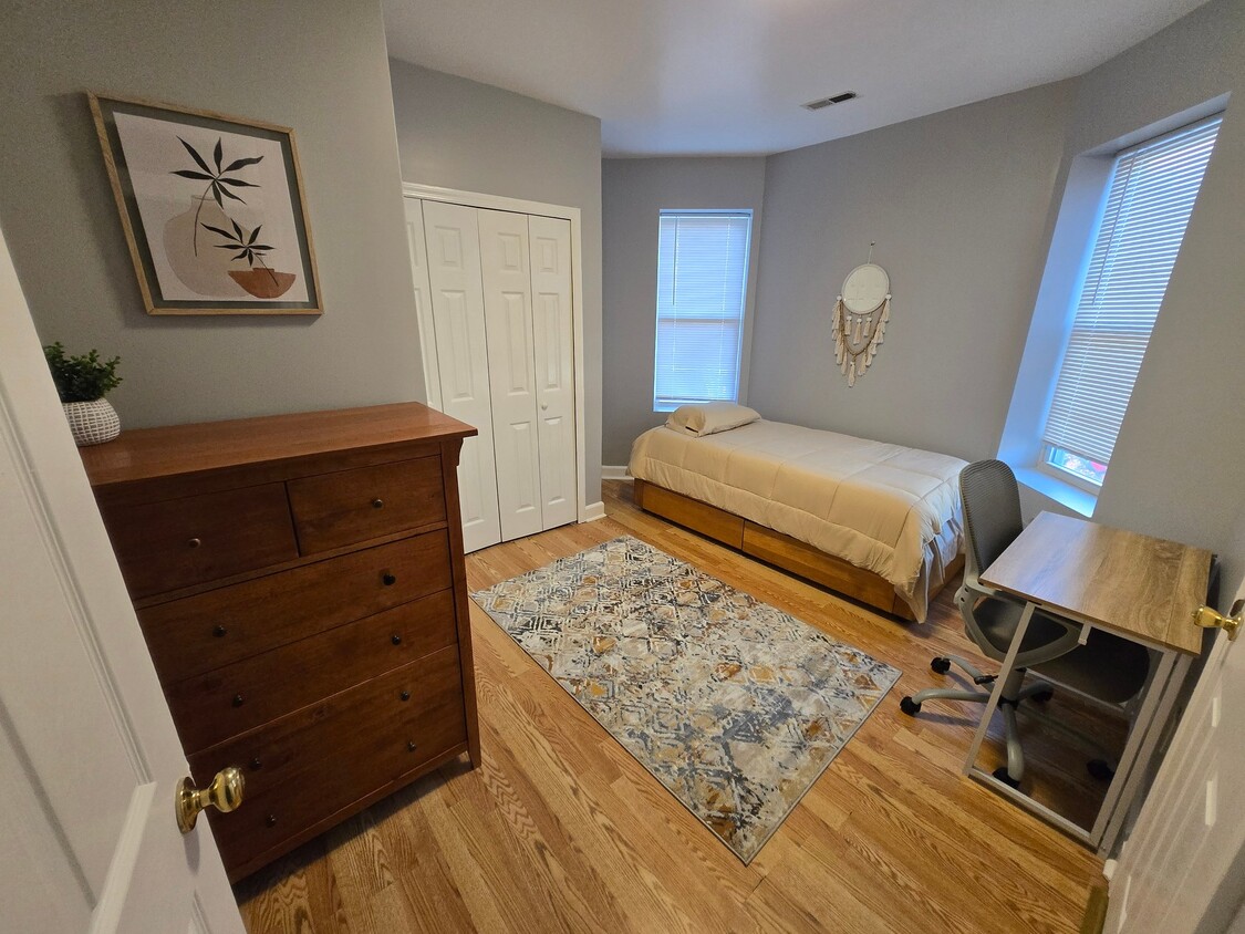 Photo - 411 Hobart Pl NW (Washington, DC)