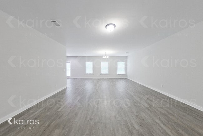 Building Photo - 8026 Shadesbrook Dr