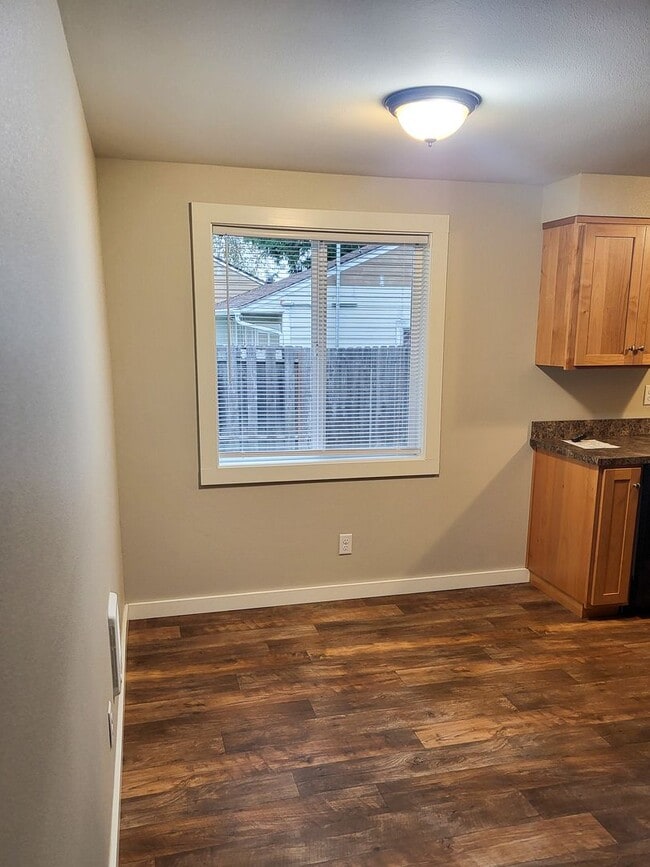 Foto del edificio - 145-195 Churchdale Ave N