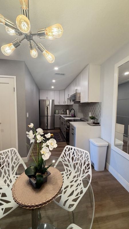 Building Photo - 2801 N Los Felices Rd