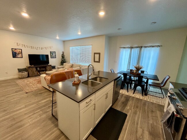 Foto del edificio - 803 S Brubaker Way