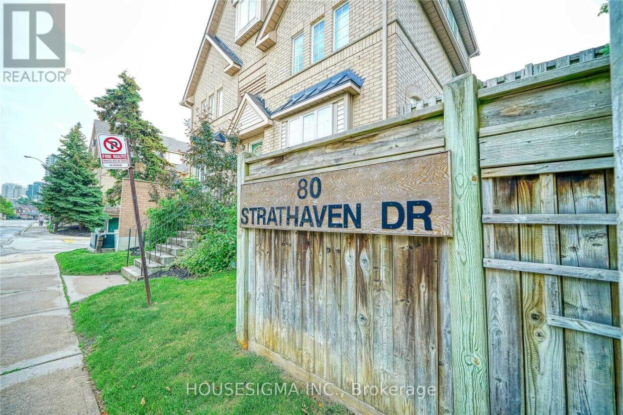 Photo principale - 80-80 Strathaven Dr