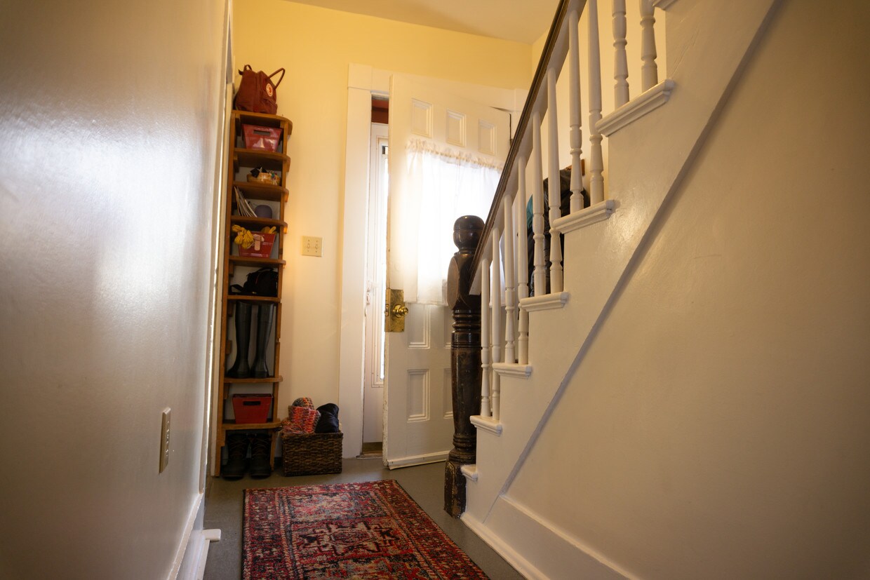 Entryway - view from the kitchen - 25 Hough St
