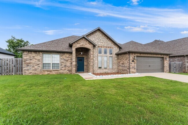 Foto del edificio - Three bedroom home, ready NOW