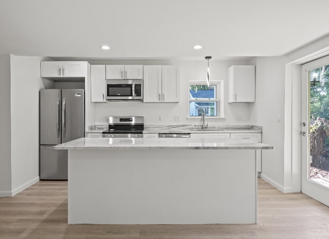 Building Photo - 34 Cross St