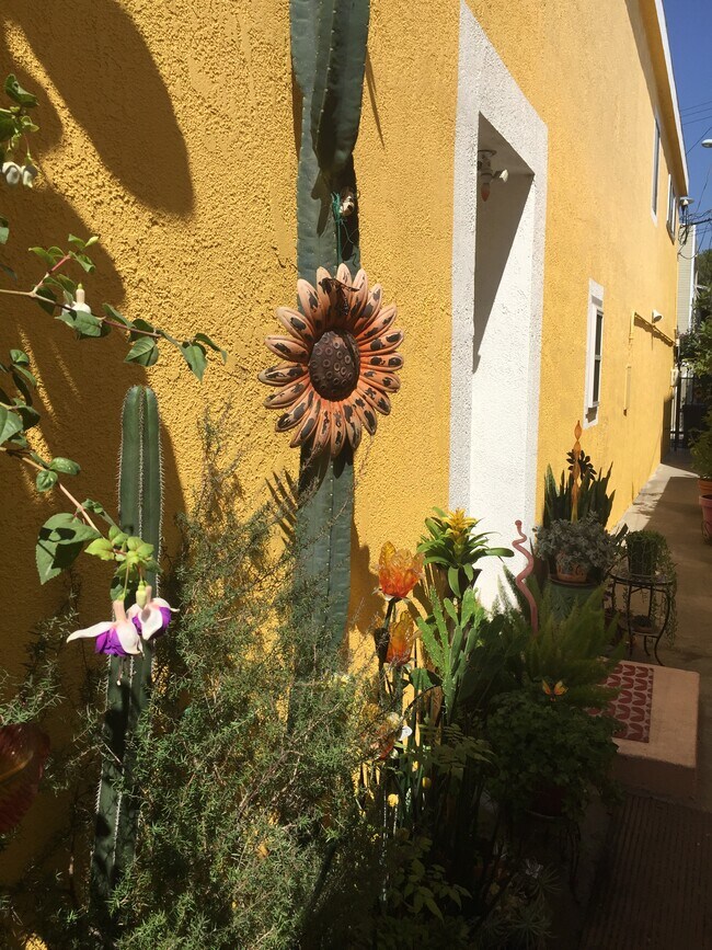 Foto del edificio - 325 Windward Ave
