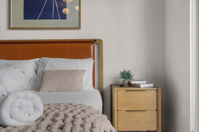 Building Photo - 11 NE 6th St