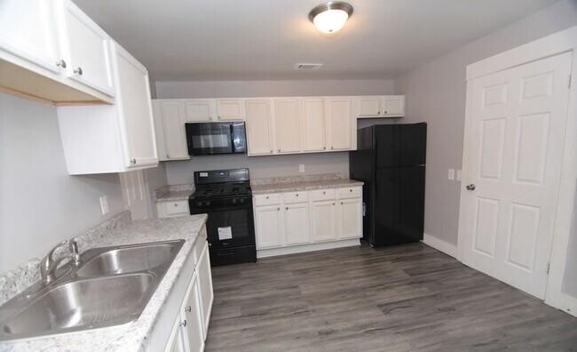 Building Photo - 1112 12th Street Unit 2