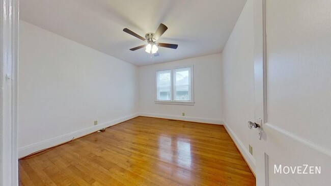 Building Photo - 2630 Beechwood St Greensboro, NC 27403 Cot...