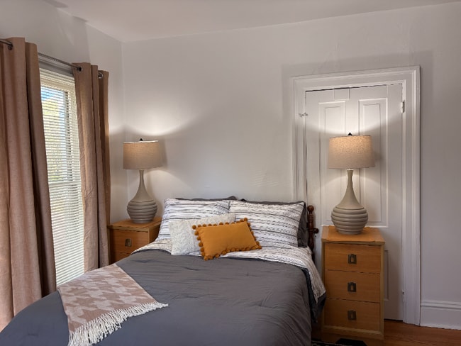 Foto del edificio - 724.5 Chapin St