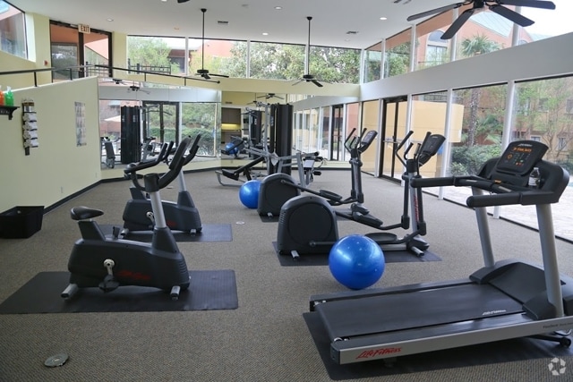 Gimnasio - 4000 HORIZON HILL APARTMENTS