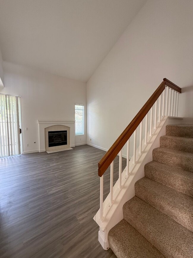 Building Photo - Terrific 2br/2Ba Townhome in La Cresta -  ...