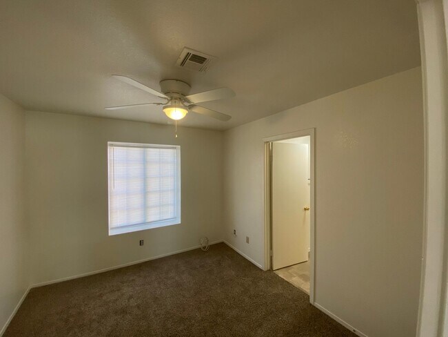 Building Photo - Great 3 Bedroom Henderson Home with Pool!