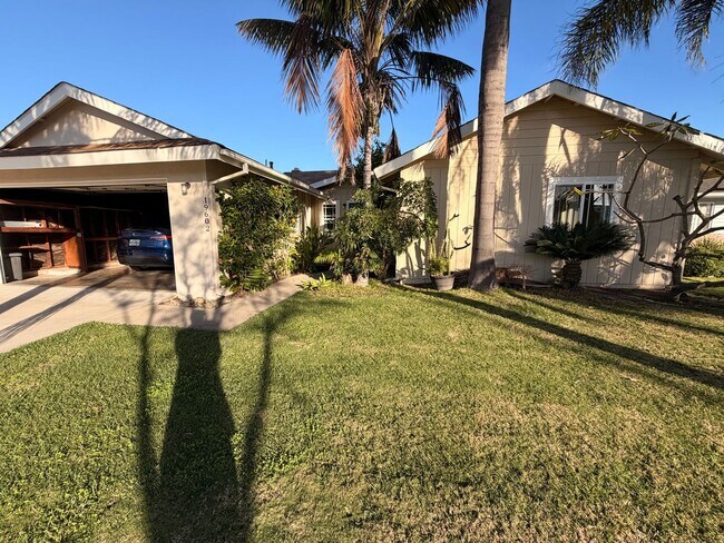 Foto del edificio - Beautiful 4 Bedroom Huntington Beach House For Rent!