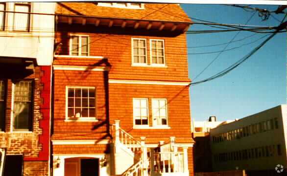Primary Photo - 418-422 Spruce St