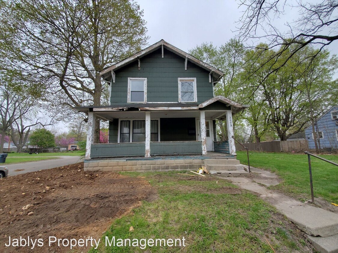 3 br, 2 bath House 2002 Morton St House Rental in Anderson, IN