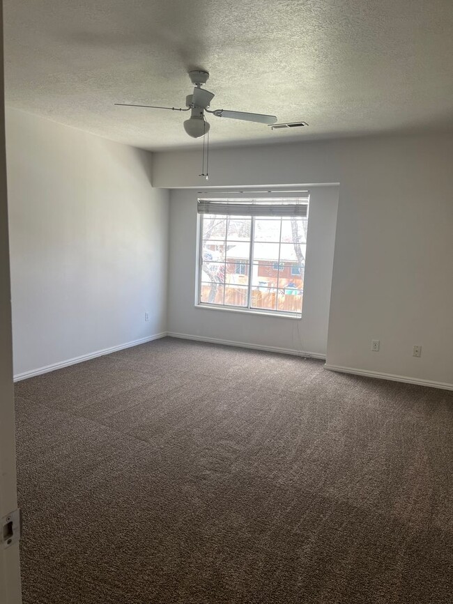 Building Photo - Newly renovated American Fork townhome