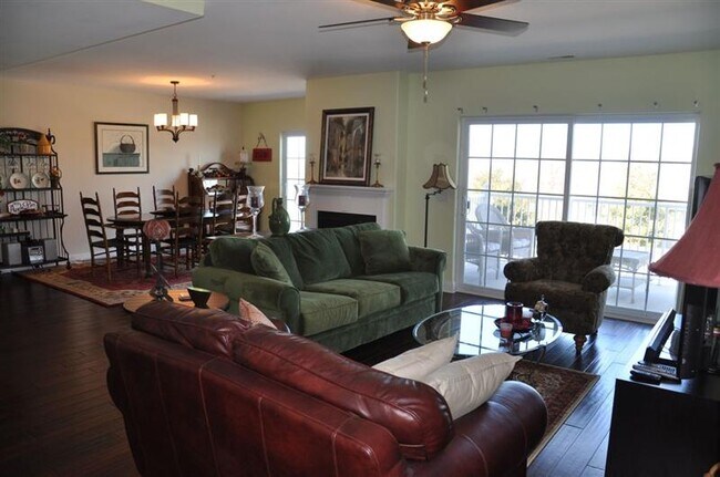 Gran sala / Sala de estar - 235 N Whittaker St