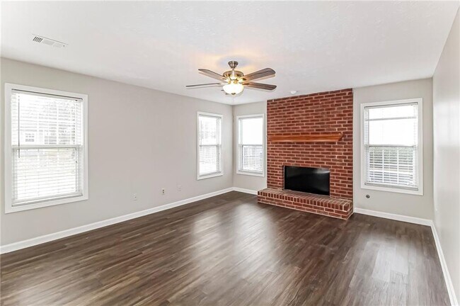 Foto del edificio - 3387 Summit Glen Dr