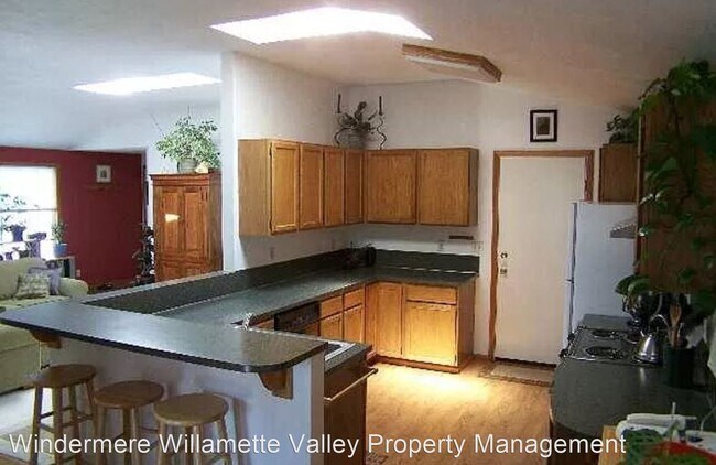 Building Photo - 2 br, 2 bath House - 1138 NE Conser Pl