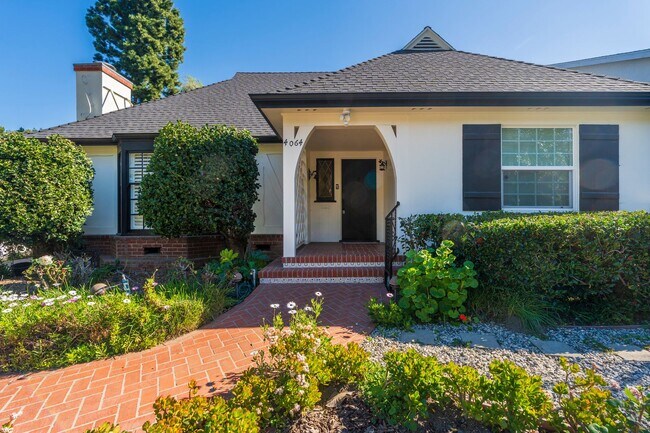 Foto del edificio - Beautiful Sherman Oaks Home Rental!