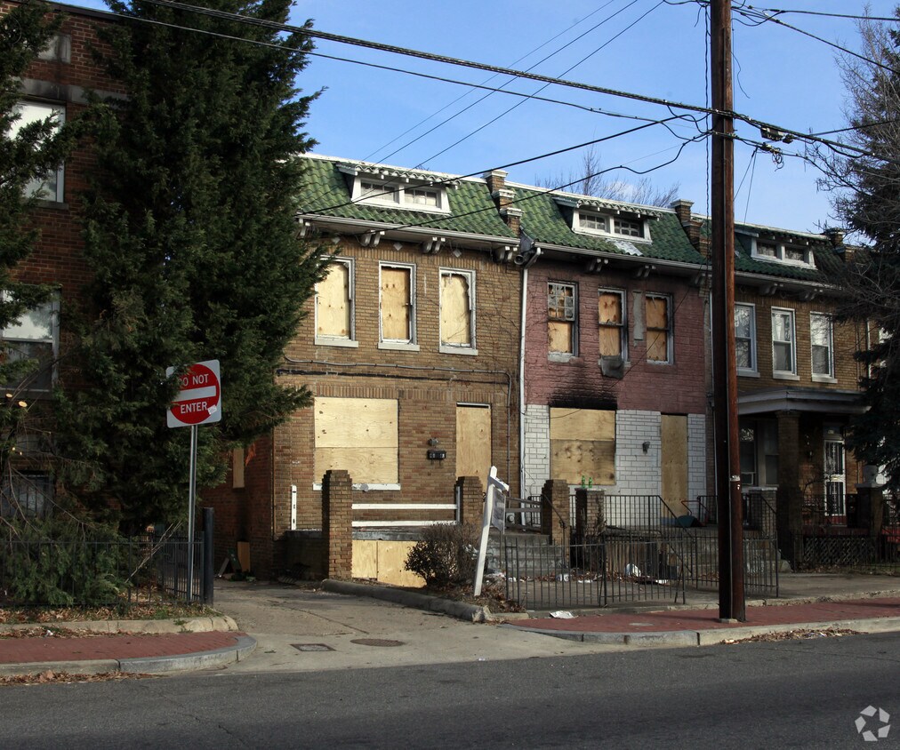 Primary Photo - 929-931 Kennedy St NW