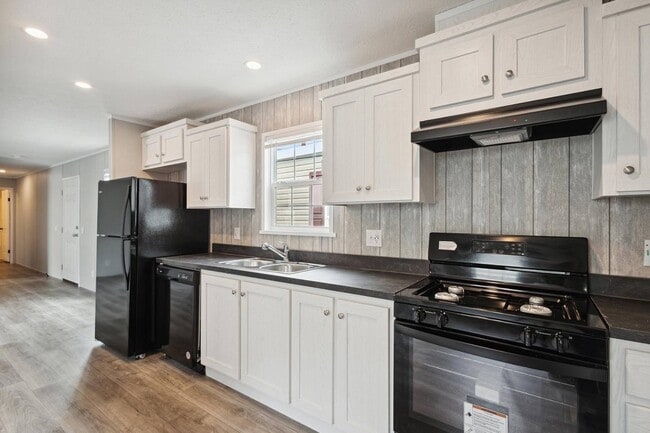 Building Photo - 601 Landrey Dr