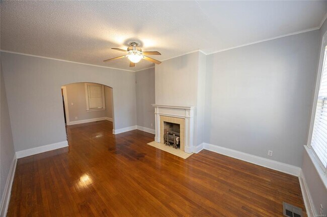 Foto del edificio - 3355 Lexington Rd