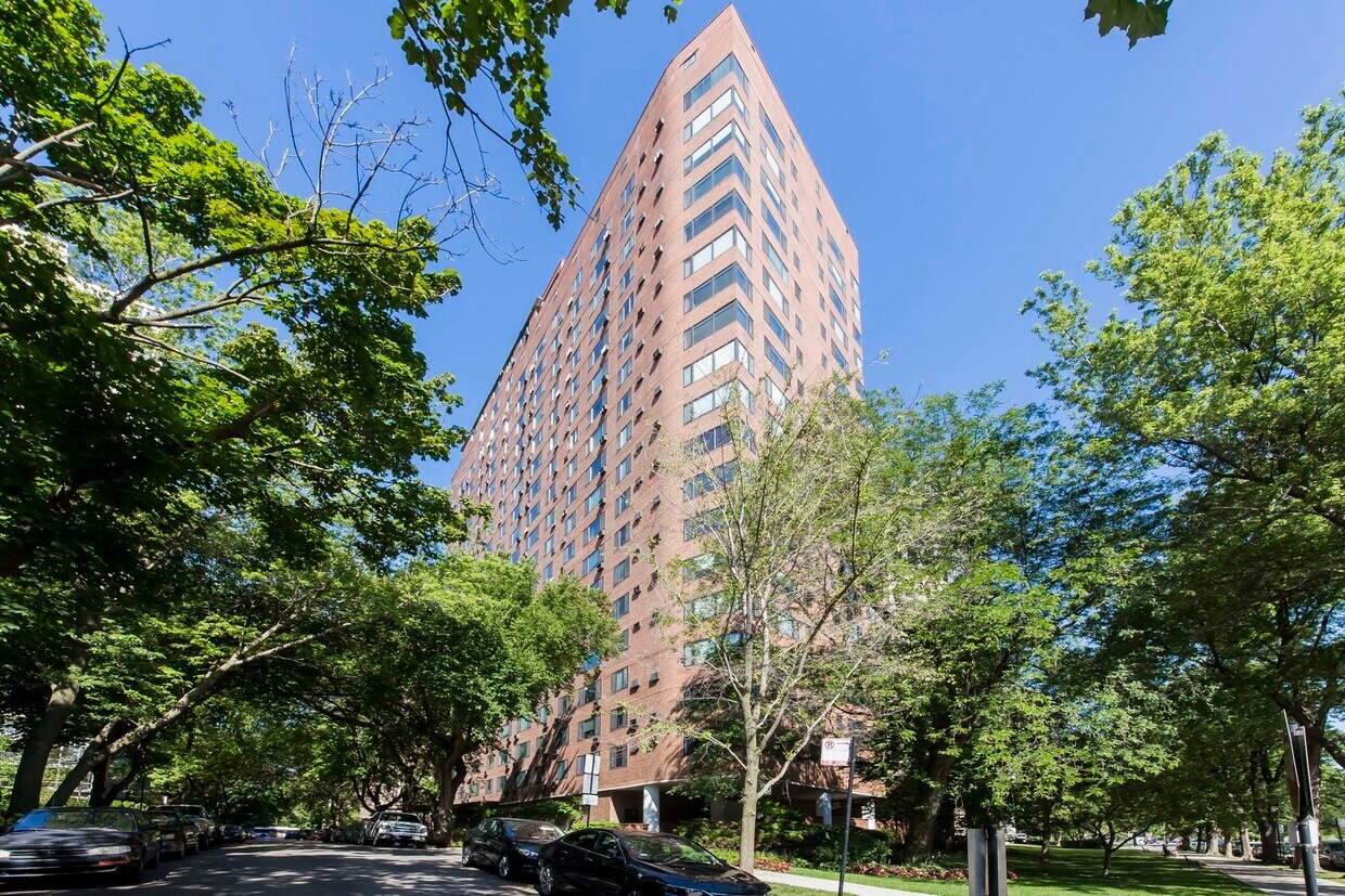 Primary Photo - 3100 N Lake Shore Dr