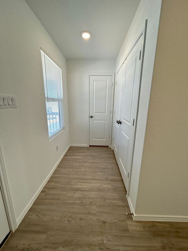 Building Photo - Bulverde Tx/ Beautiful Hidden Trails Subdi...