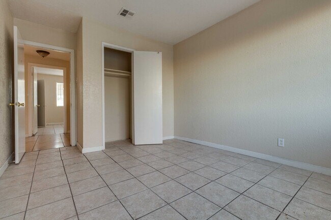 Foto del edificio - Spacious Single Story Home, Call and Sched...