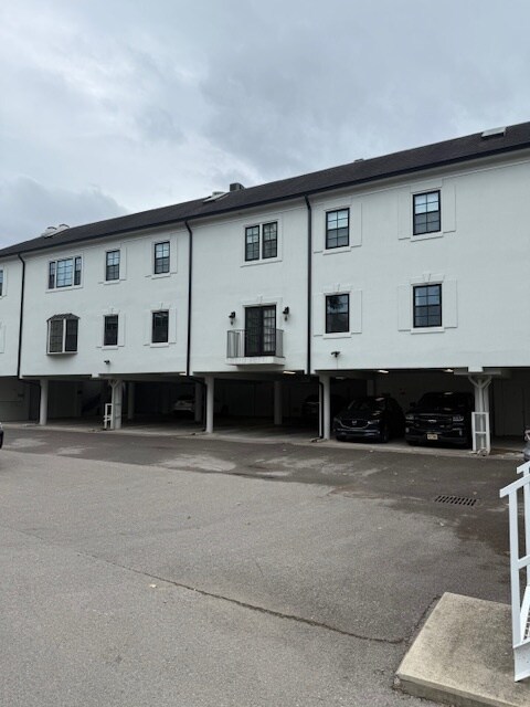 Parte trasera del edificio - 4202 W End Ave